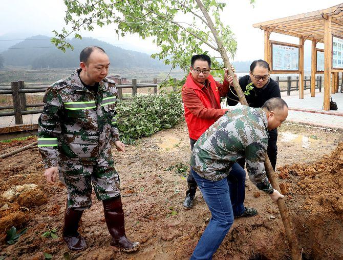 “温馨关怀下的流浪老人新篇章”